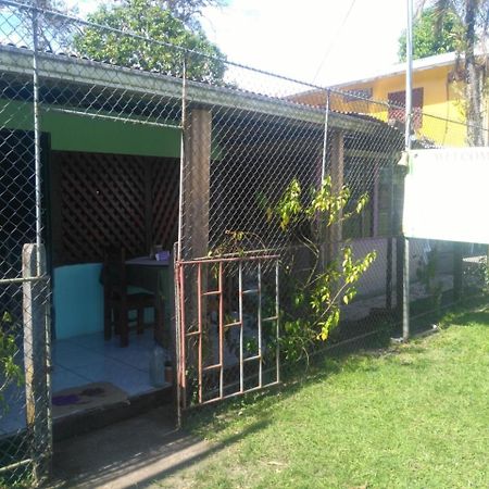 Cabinas Miss Miriam 1 Tortuguero Eksteriør bilde
