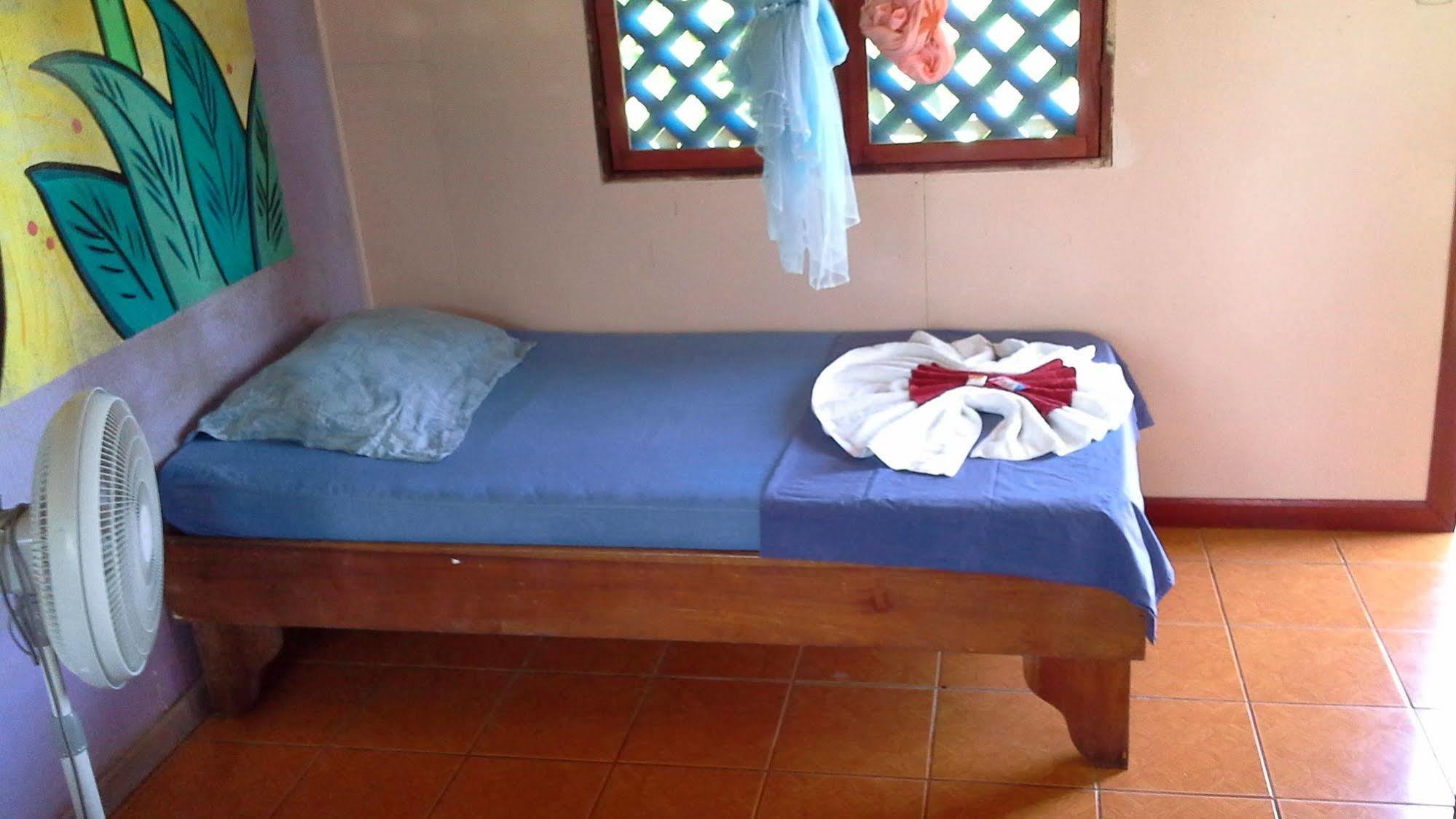 Cabinas Miss Miriam 1 Tortuguero Eksteriør bilde