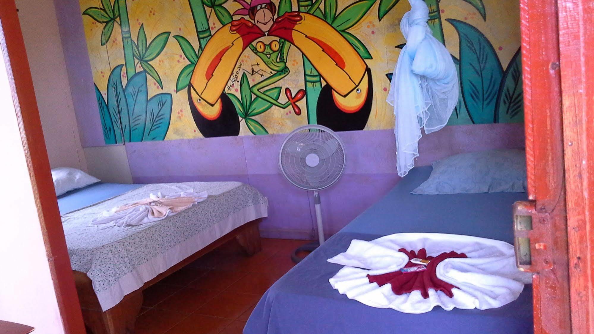 Cabinas Miss Miriam 1 Tortuguero Eksteriør bilde